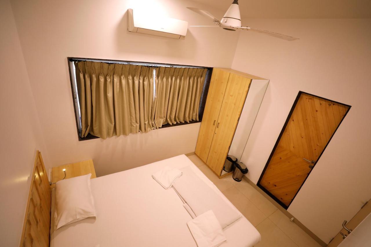 Nap Manor Hostal *
