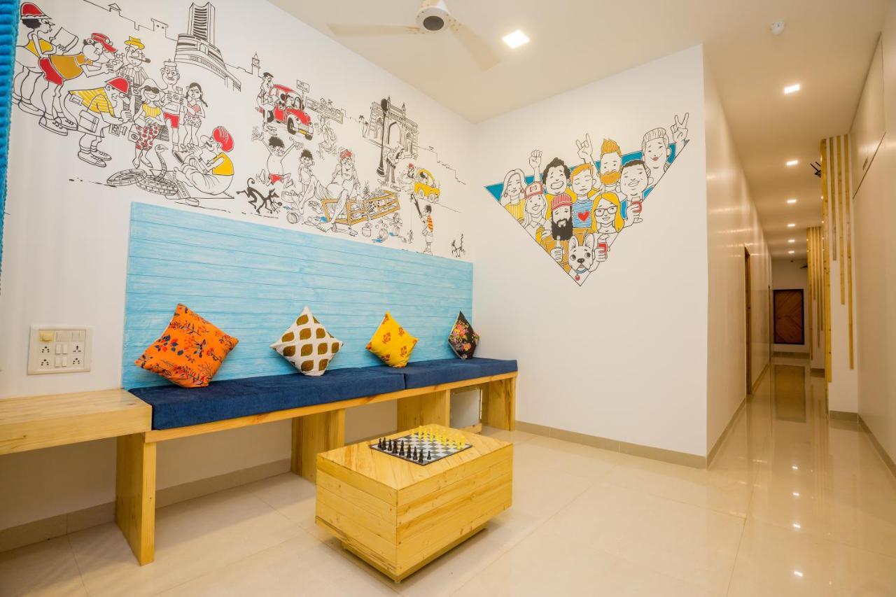 Hostal Nap Manor Bombay